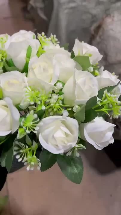 Куст роз с зеленью — фото 2